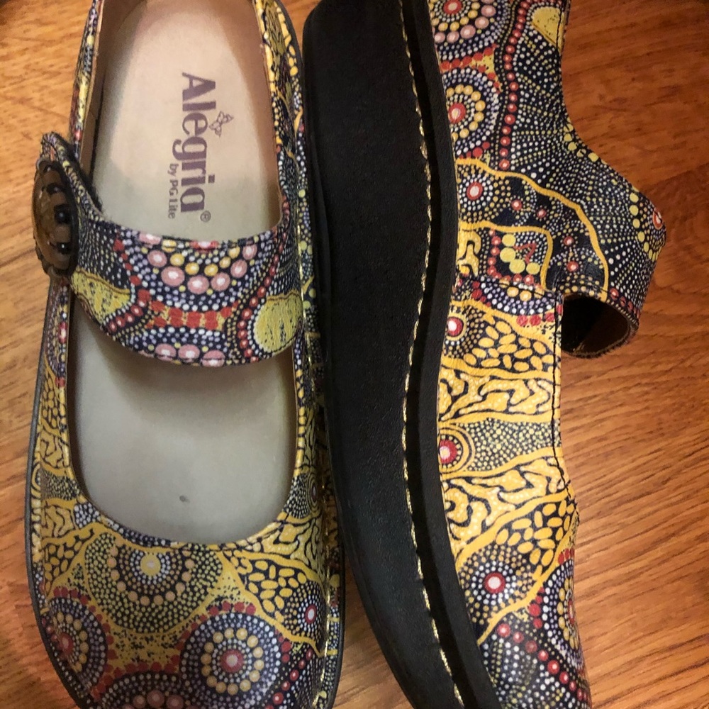 Nursing shoes